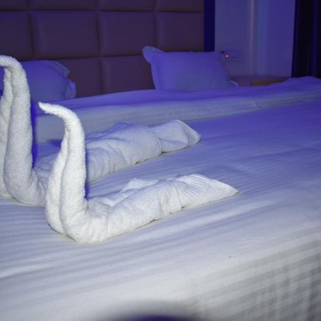 Hotel Shagun Residency Матура Екстериор снимка