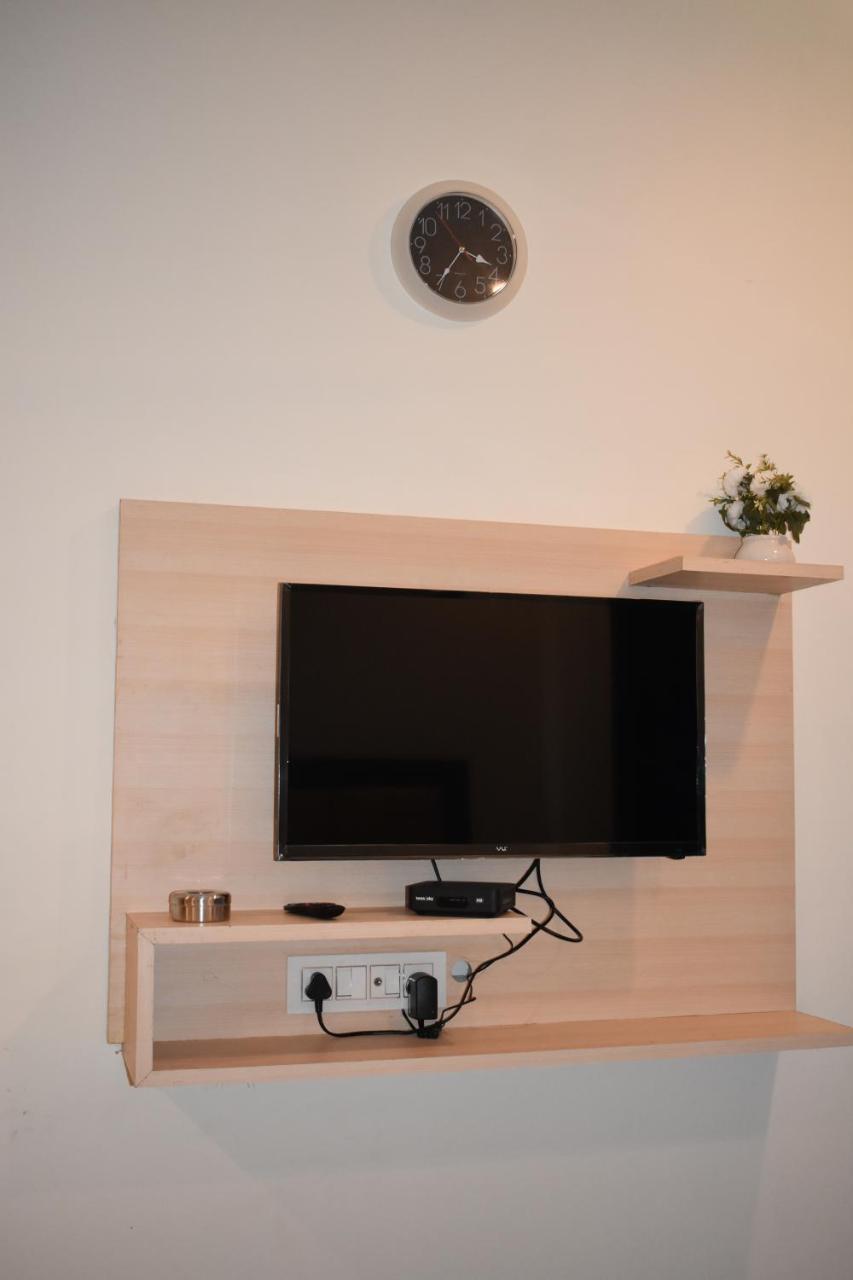 Hotel Shagun Residency Матура Екстериор снимка
