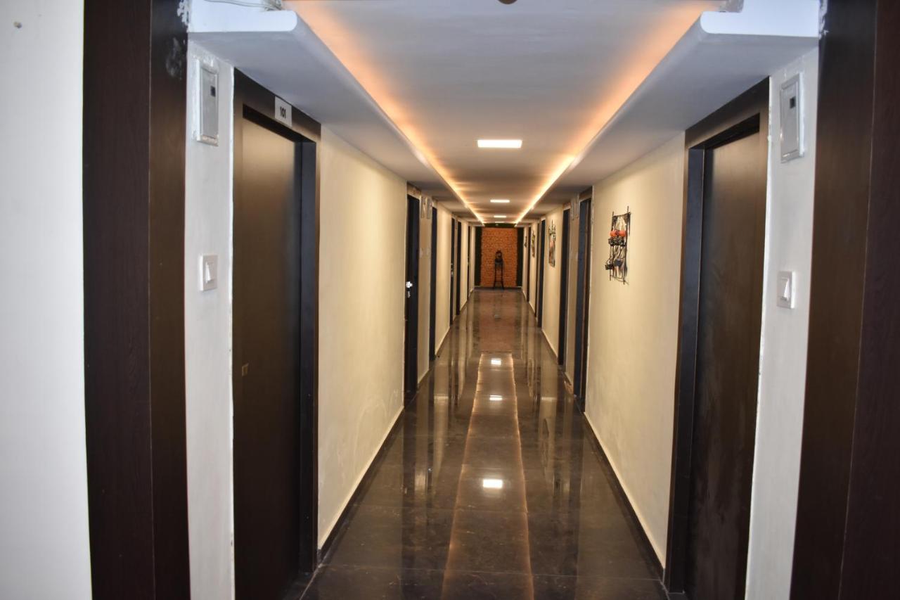 Hotel Shagun Residency Матура Екстериор снимка
