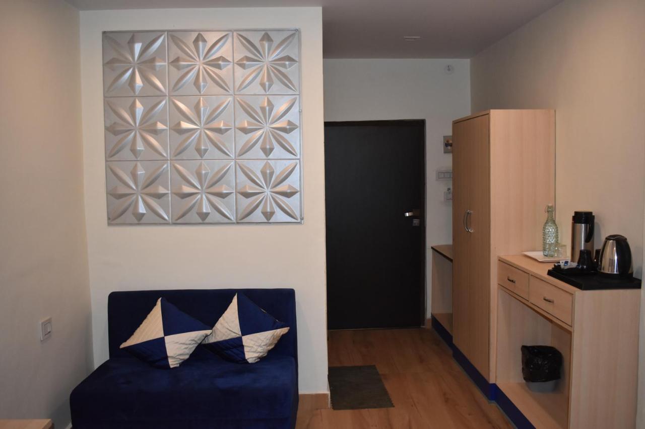 Hotel Shagun Residency Матура Екстериор снимка