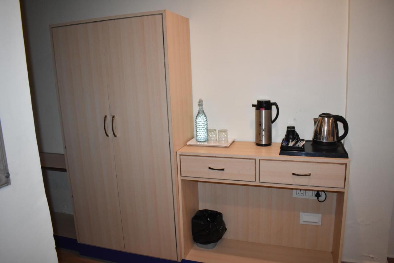 Hotel Shagun Residency Матура Екстериор снимка